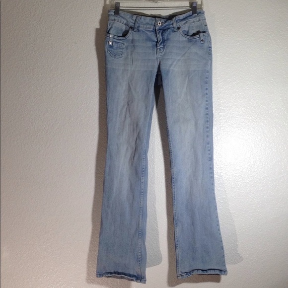 FINAL MARKDOWN Junior' no boundaries Distressed Blue Jeans 9 - Picture 1 of 8